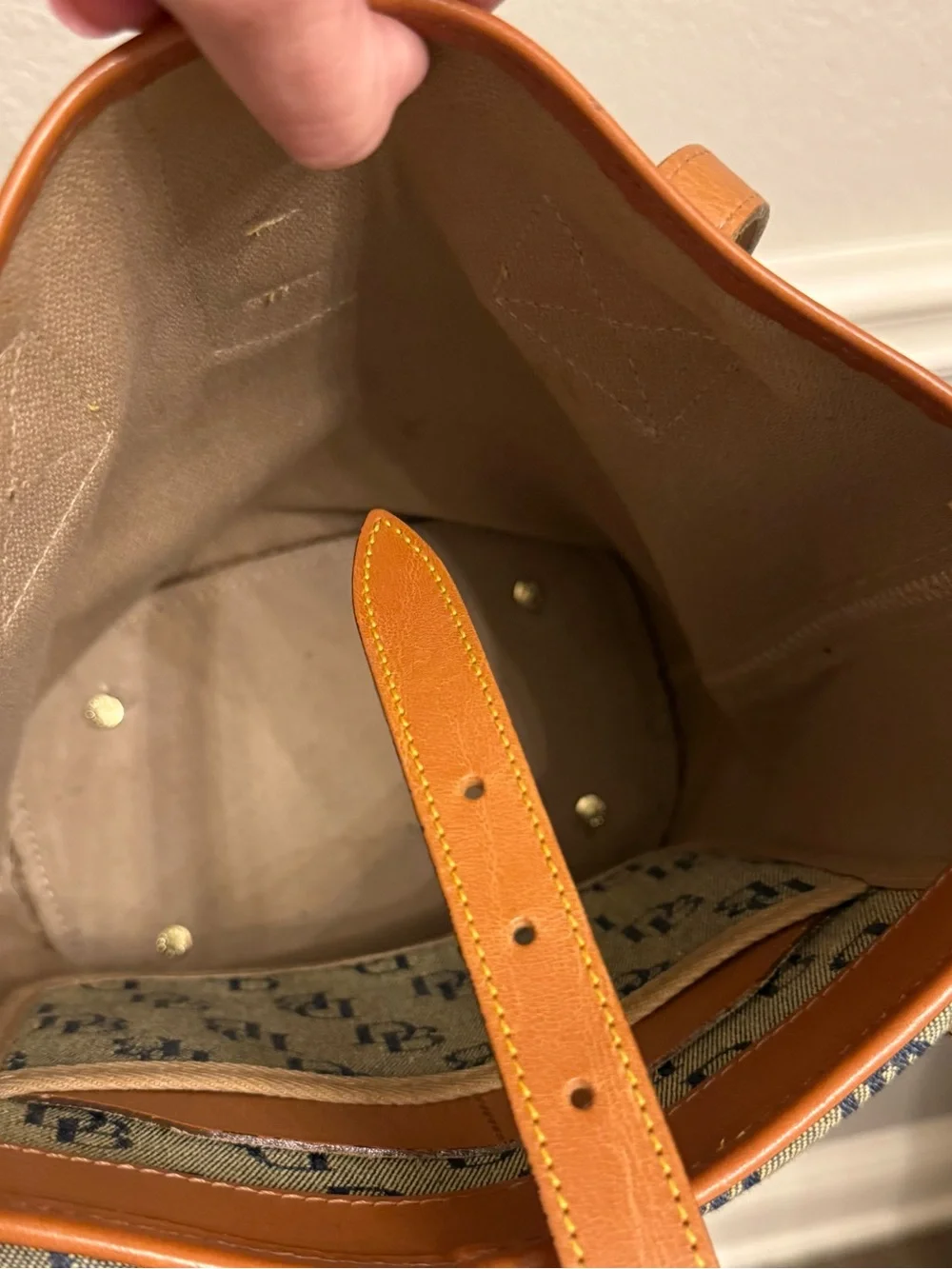 Dooney & Bourke Canvas Bucket Bag Leather Trim *dust bag & key fob included * - Picture 8 of 15